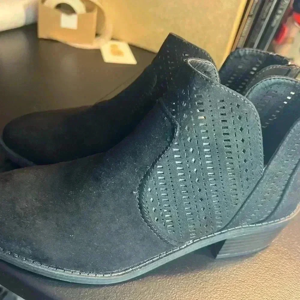 WOMENS NEW DIRECTIONS LIDA BLACK ANKLE BOOT SIZE 7 NEW